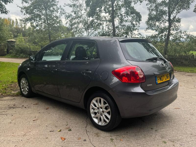 TOYOTA AURIS