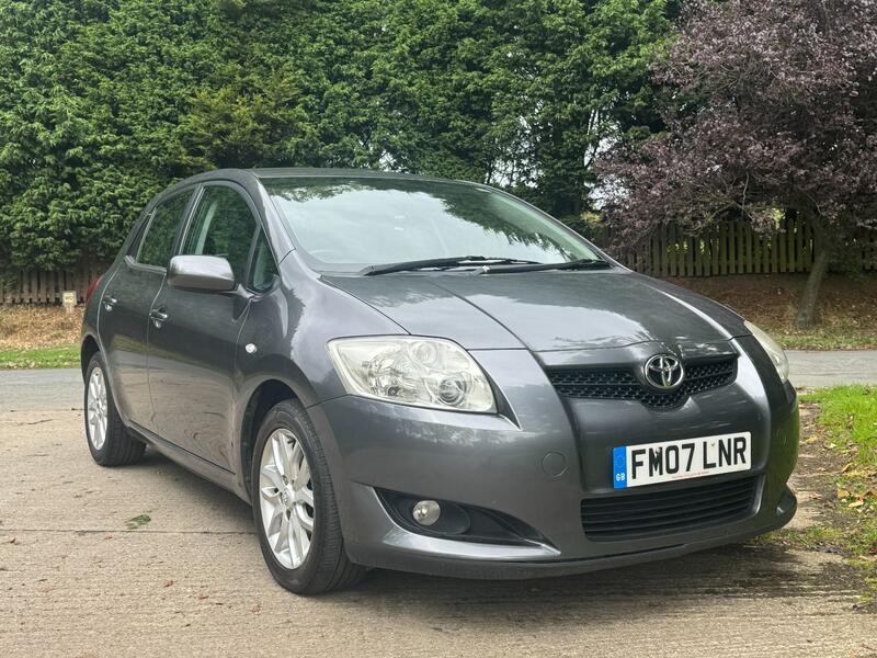 TOYOTA AURIS