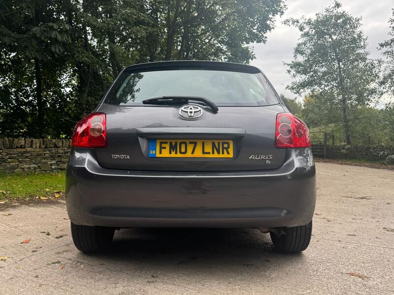 TOYOTA AURIS